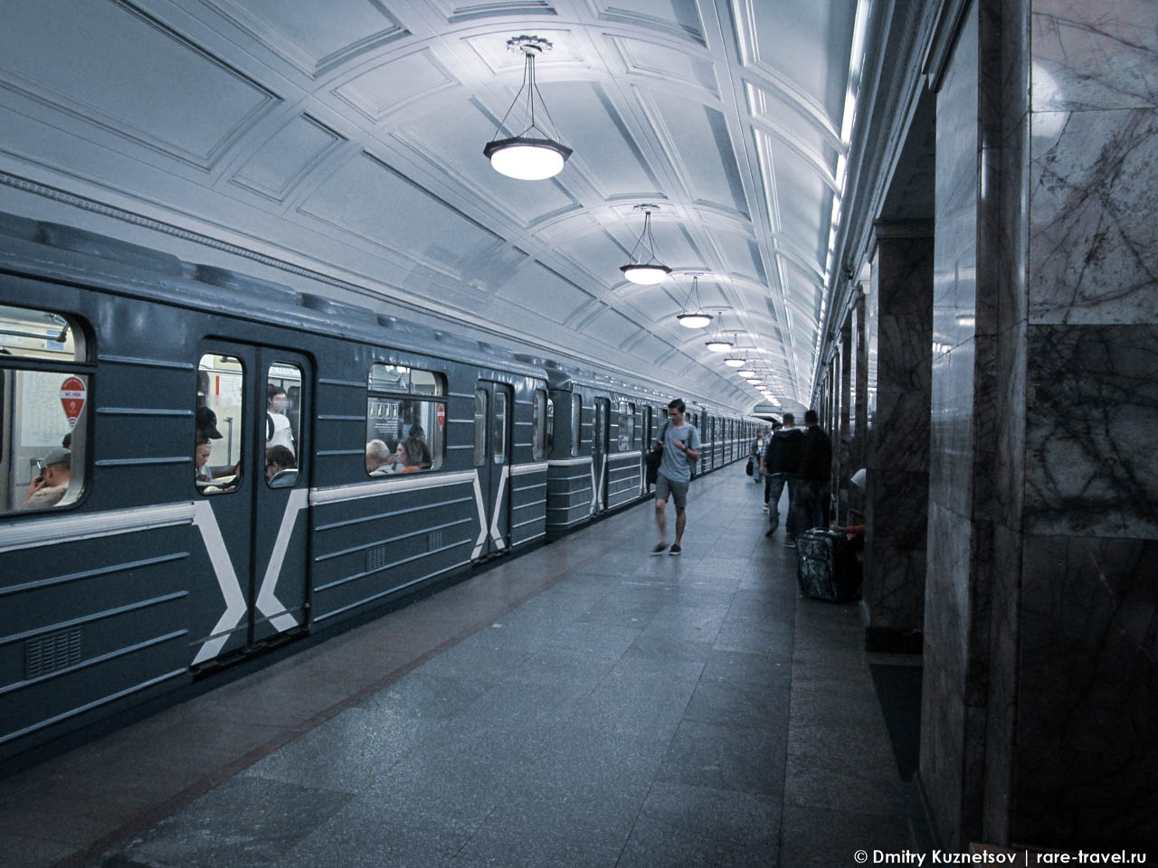 Поезд в московском метро